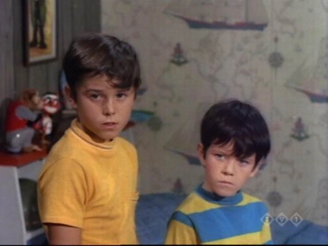 Mike Lookinland, Christopher Knight