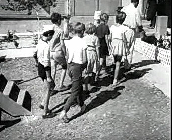 Добро пожаловать или Посторонним вход воспрещён (1964)
