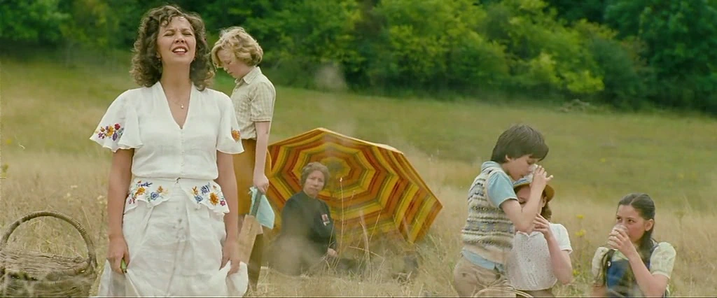 Asa Butterfield, Lil Woods, Eros Vlahos, Rosie Taylor-Ritson