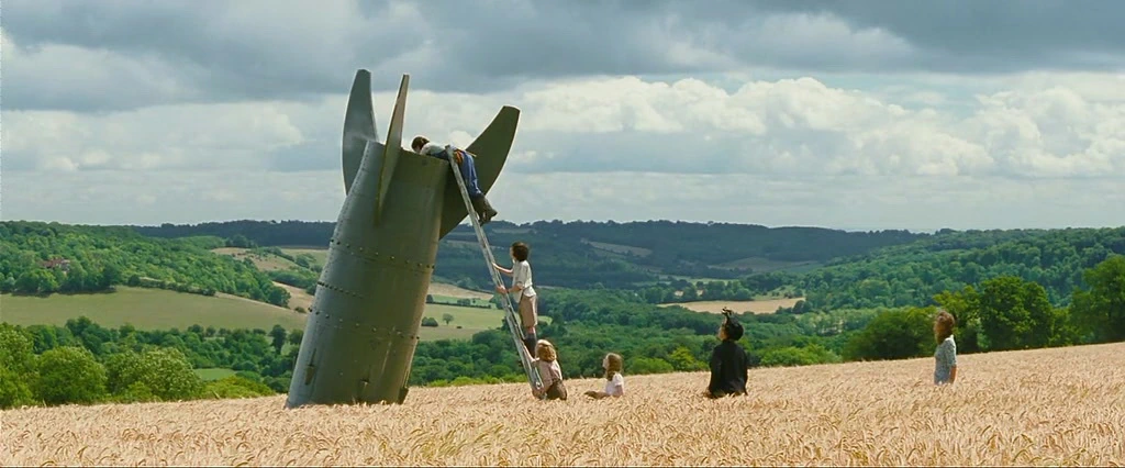 Asa Butterfield, Lil Woods, Eros Vlahos, Rosie Taylor-Ritson