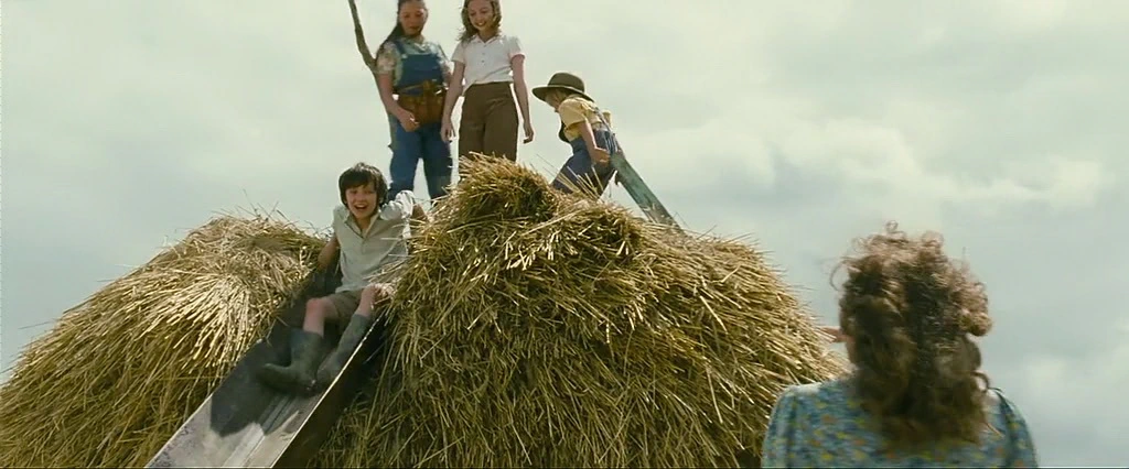 Asa Butterfield, Oscar Steer, Lil Woods, Rosie Taylor-Ritson