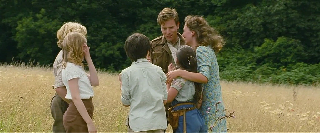Asa Butterfield, Lil Woods, Eros Vlahos, Rosie Taylor-Ritson